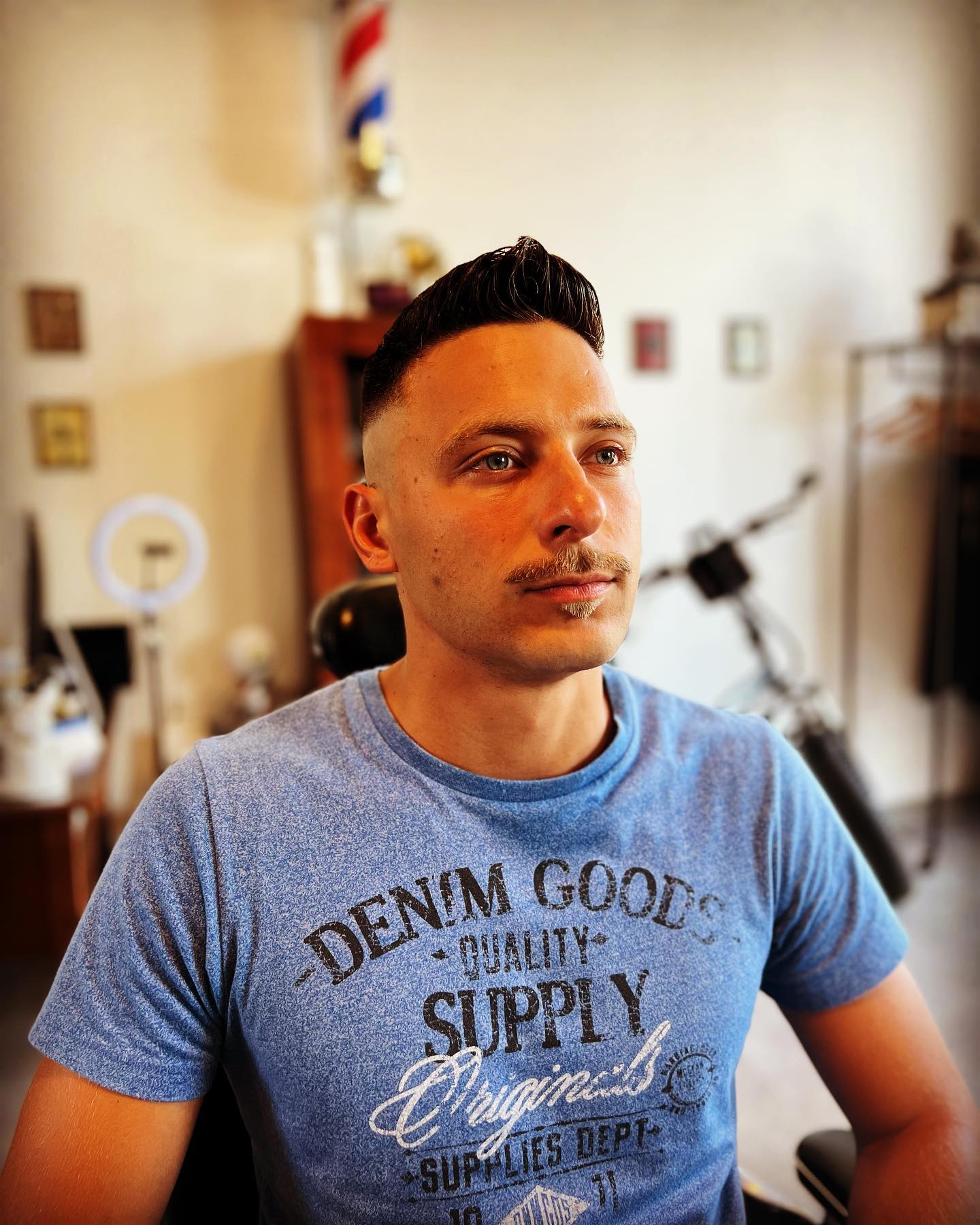 Consulenza immagine uomo con taglio classico e baffi curati, BarberLab 22